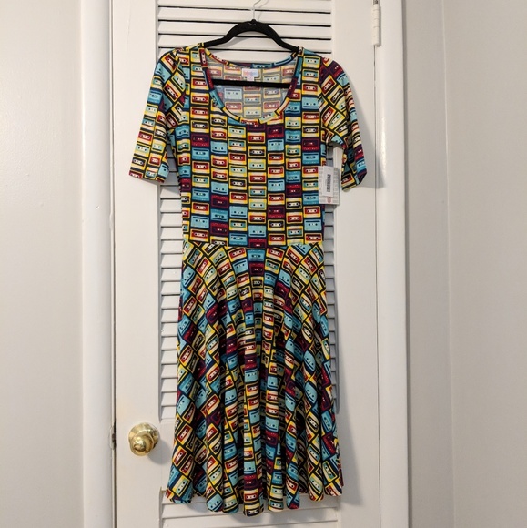 LuLaRoe Dresses & Skirts - LulaRoe Nicole dress - Size S